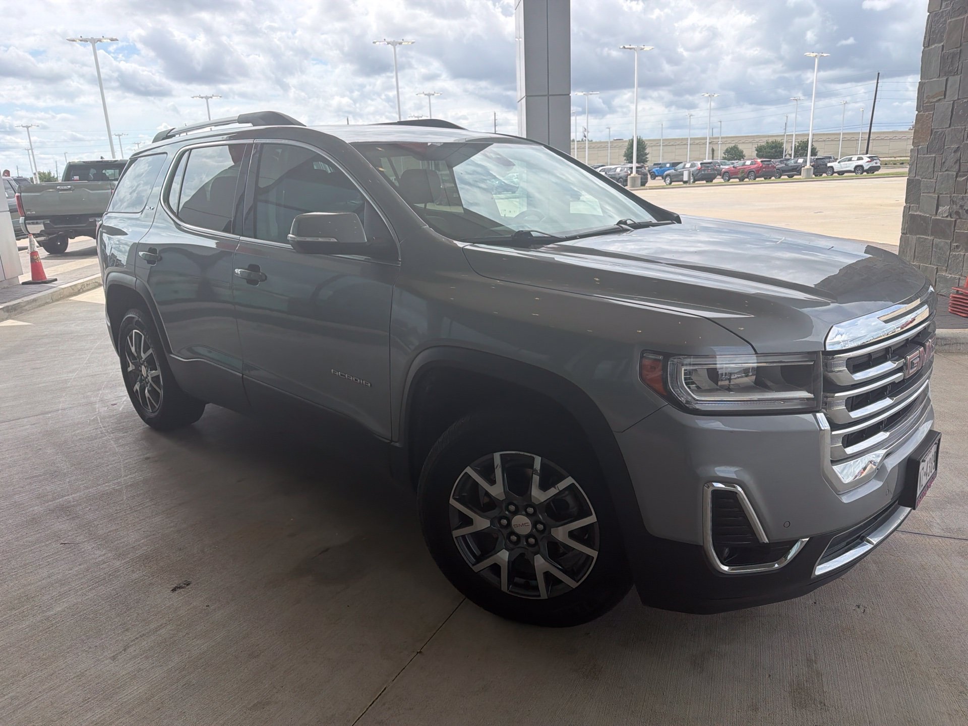 Used 2023 GMC Acadia SLT FWD image 6