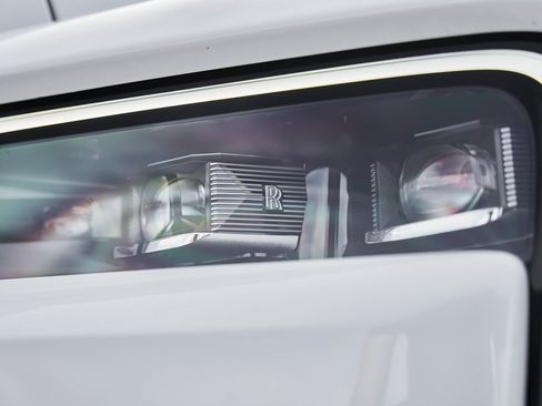 Used 2025 Rolls-Royce Cullinan image 23