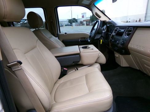 Used 2012 Ford F350 Lariat w/ Lariat Interior Pkg image 15