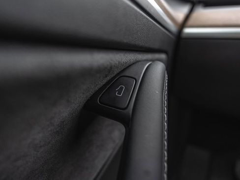 Used 2024 Tesla Model Y Long Range AWD/4WD image 19