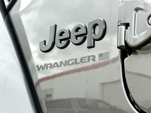 New 2026 Jeep Wrangler Unlimited Rubicon w/ Whitecap Package AWD/4WD image 15