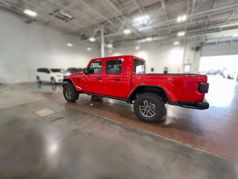 New 2025 Jeep Gladiator Mojave image 7