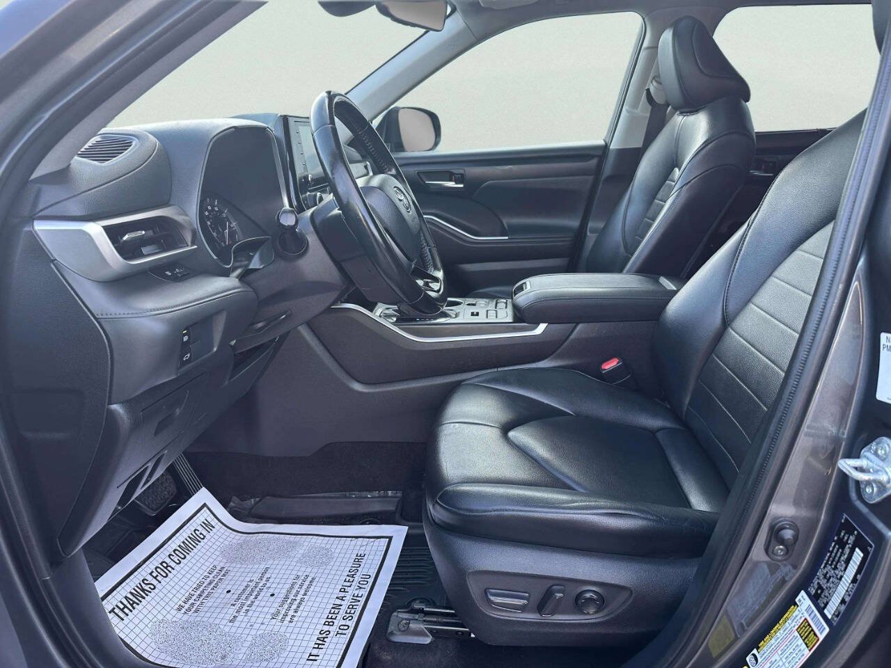 Used 2021 Toyota Highlander XLE AWD/4WD image 9