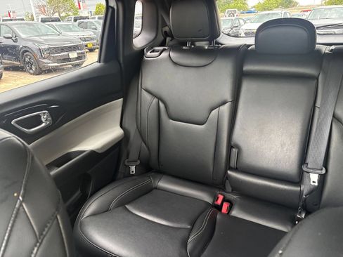 Used 2025 Jeep Compass Limited AWD/4WD image 39