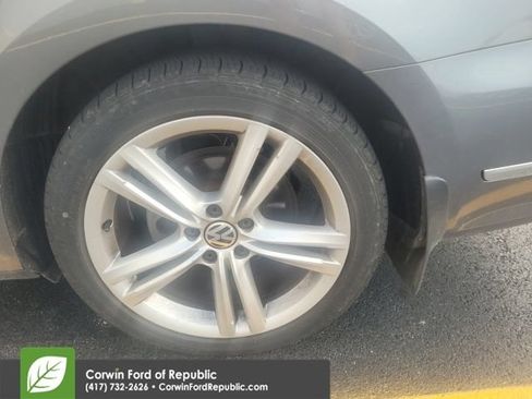 Used 2015 Volkswagen Passat TDI SEL Premium FWD image 7