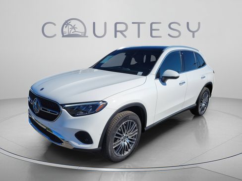 Certified 2026 Mercedes-Benz GLC 300 image 1