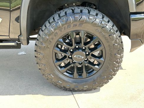 Used 2024 Chevrolet Silverado 2500 High Country w/ High Country Premium Package AWD/4WD image 10