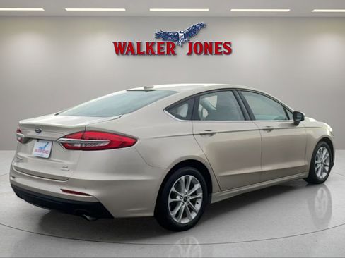 Used 2019 Ford Fusion SE image 3