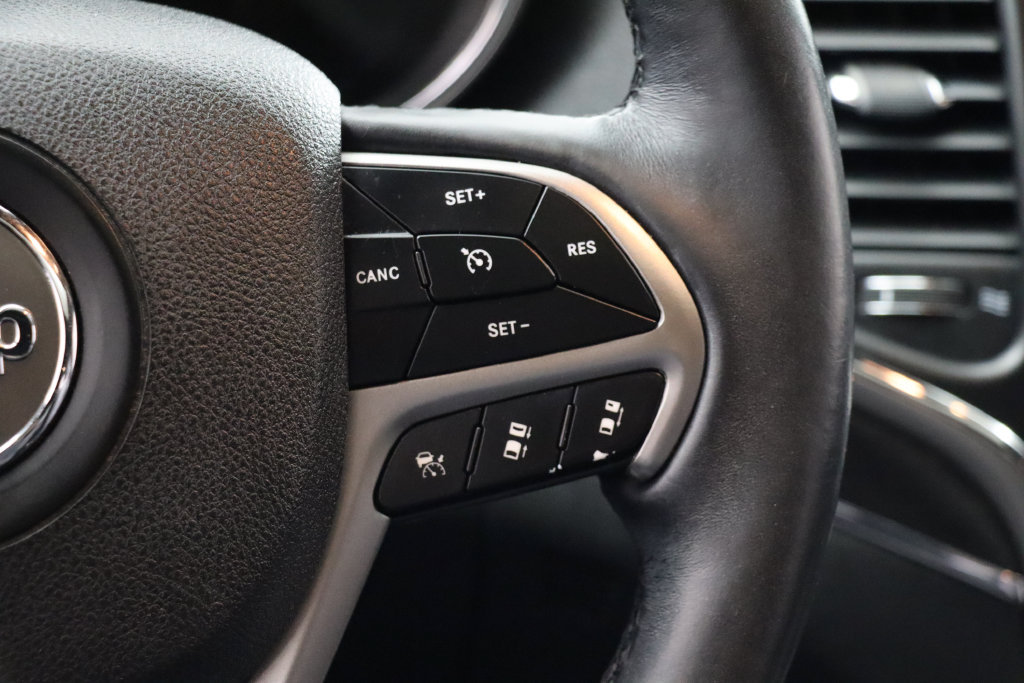 Used 2018 Jeep Grand Cherokee Limited AWD/4WD image 14