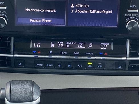 Certified 2024 Toyota Sienna XLE FWD image 14