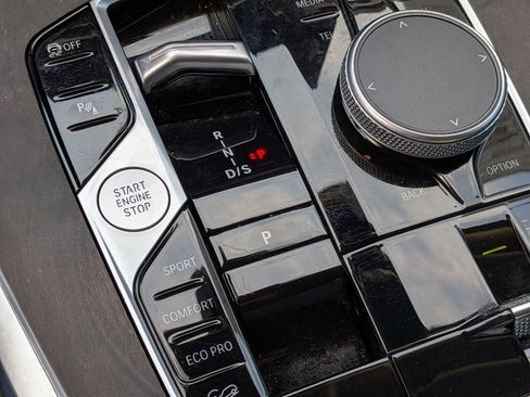 Used 2025 BMW X7 xDrive40i w/ Premium Package image 26