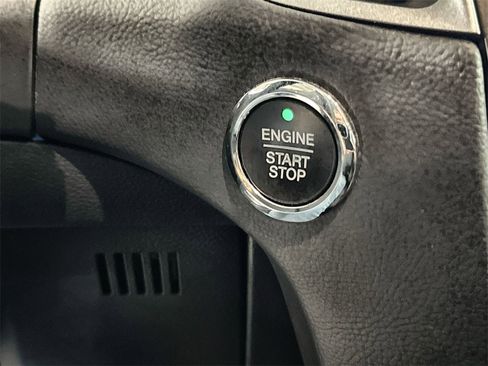 Used 2020 Ford Edge SE image 23