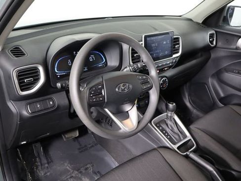 Used 2025 Hyundai Venue SE FWD image 24