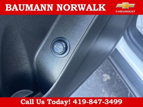 Used 2023 Chevrolet Equinox LT FWD image 14