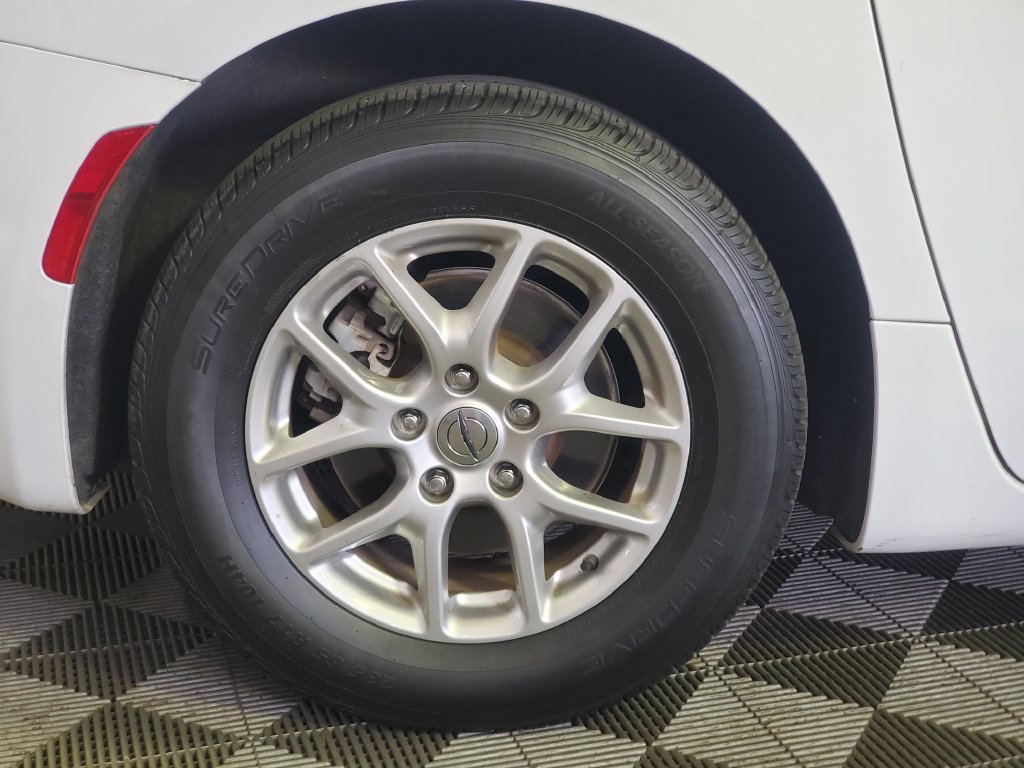 Used 2023 Chrysler Pacifica Touring-L FWD image 5