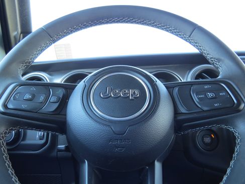 Used 2023 Jeep Wrangler Freedom Edition image 19