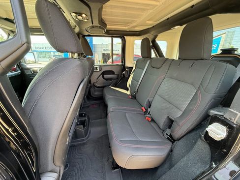 Used 2022 Jeep Wrangler Unlimited Rubicon w/ Cold Weather Group image 27