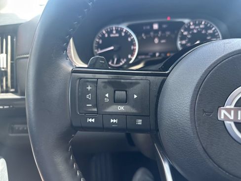 Used 2025 Nissan Pathfinder SL AWD/4WD image 14