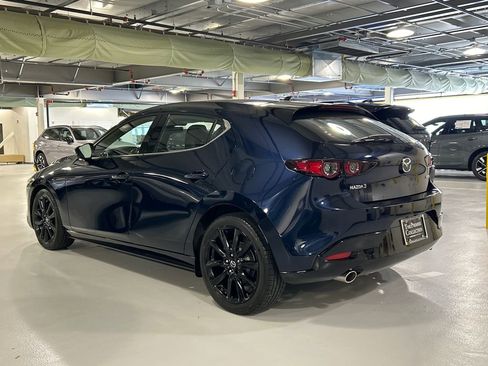 Used 2019 MAZDA MAZDA3 Hatchback w/ Premium Package FWD image 4