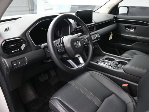 Certified 2025 Honda Pilot Touring image 19