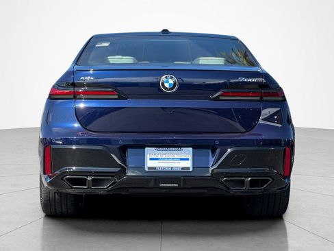 Used 2023 BMW 760i xDrive AWD/4WD image 4