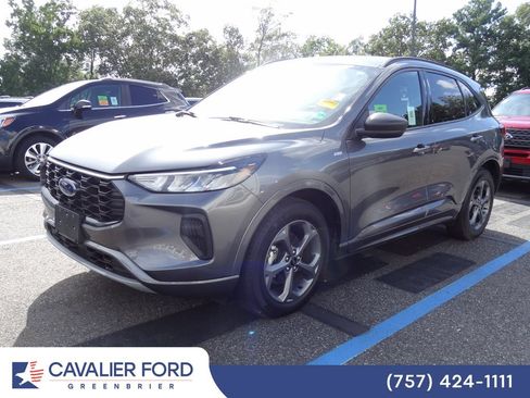 Used 2023 Ford Escape ST-Line w/ Tech Pack #1 AWD/4WD image 3