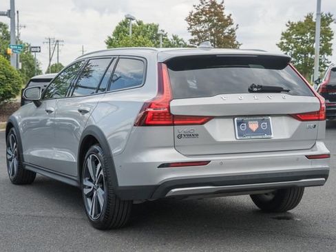 Used 2025 Volvo V60 B5 Cross Country Plus AWD/4WD image 5