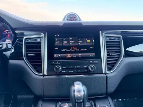 Used 2017 Porsche Macan S image 25