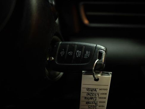 Used 2025 Hyundai Elantra SE FWD image 22