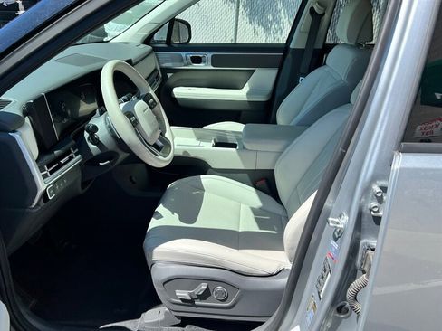 Used 2025 Hyundai Santa Fe SEL AWD/4WD image 16