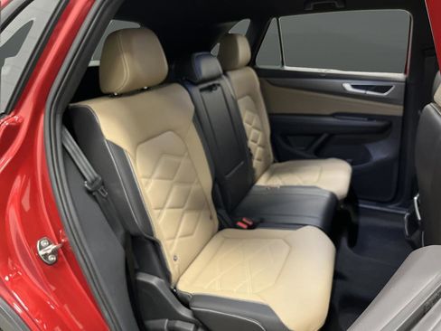 Used 2024 Volkswagen Atlas Cross Sport SE image 29