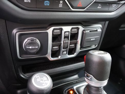 Used 2024 Jeep Wrangler Unlimited Sahara image 37