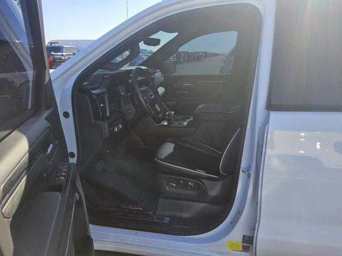 Used 2024 GMC Sierra 1500 AT4X AWD/4WD image 5