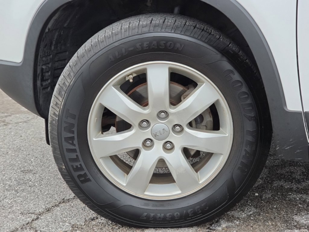 Used 2013 Kia Sorento LX w/ Convenience Pkg FWD image 10