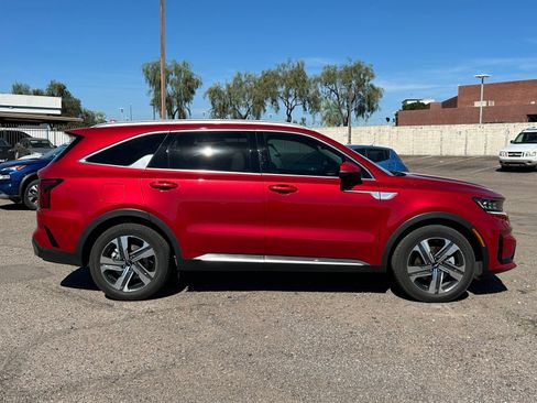 Used 2022 Kia Sorento SX Prestige w/ Panoramic Sunroof Package image 2