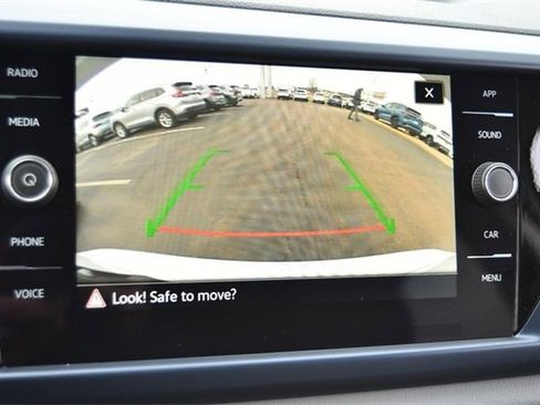 Certified 2023 Volkswagen Taos SE image 12