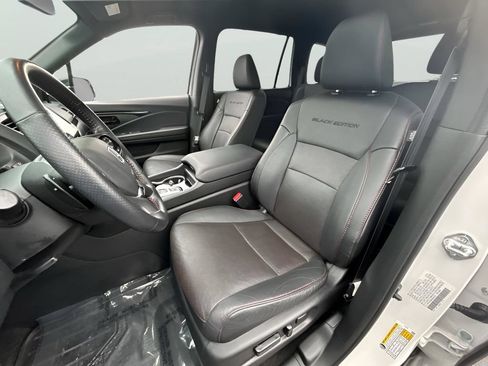 Used 2024 Honda Passport Black Edition image 11