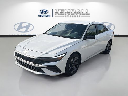 Used 2025 Hyundai Elantra Sport FWD image 3