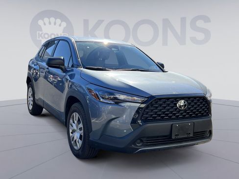 Used 2025 Toyota Corolla Cross L image 8