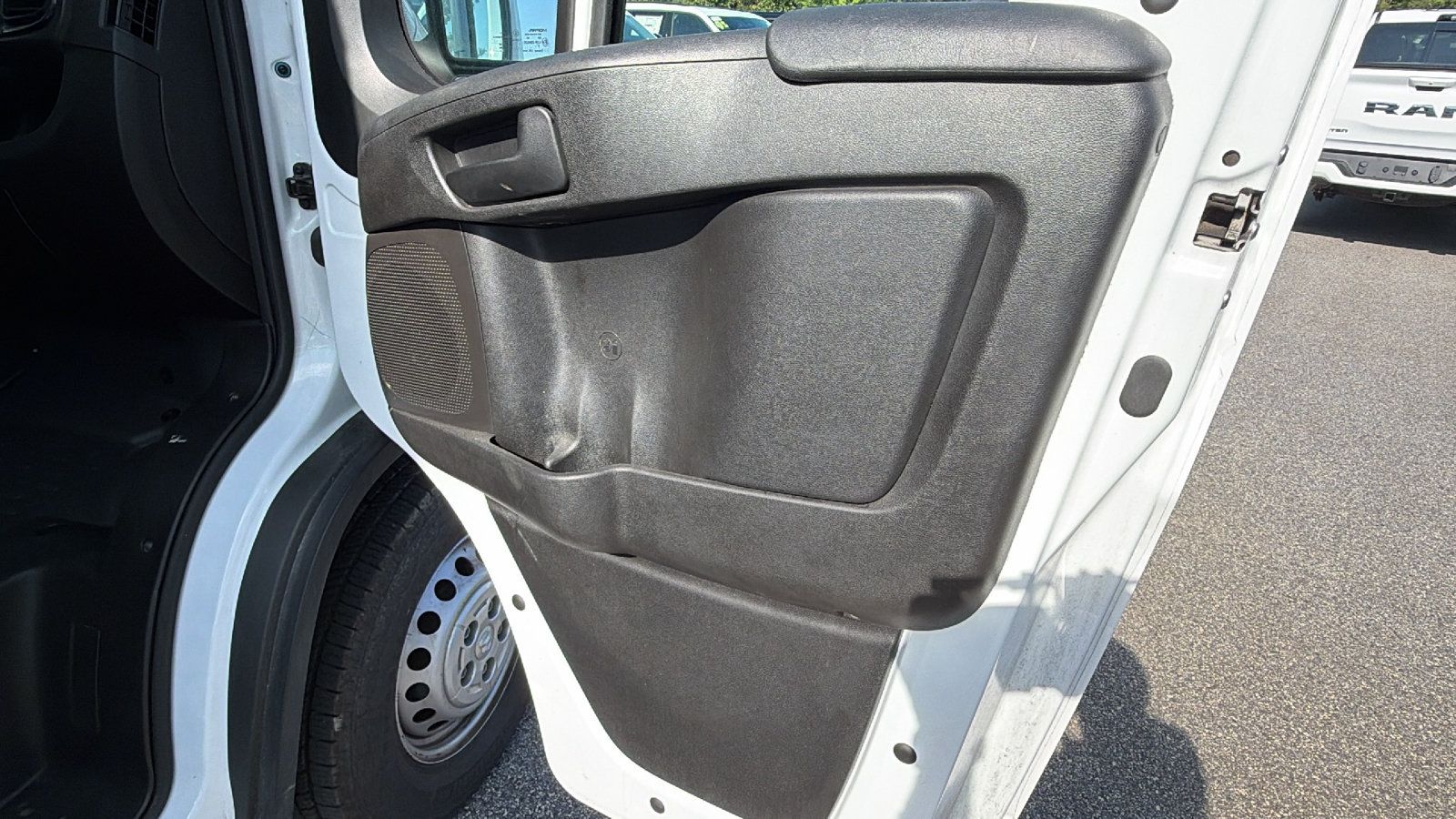 Used 2024 RAM ProMaster 2500 w/ Convenience Group FWD image 19