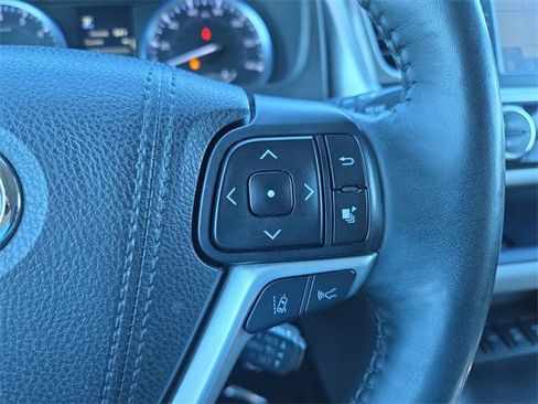 Used 2019 Toyota Highlander Limited Platinum image 21