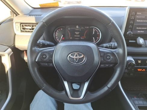 Used 2019 Toyota RAV4 Limited image 18