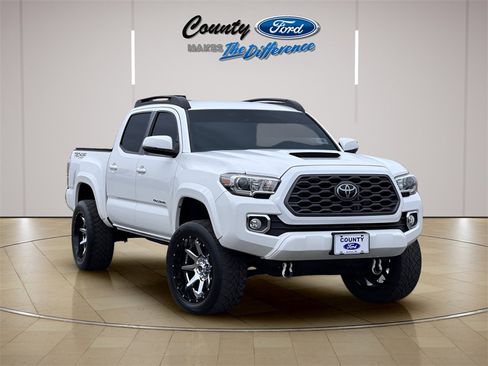 Used 2021 Toyota Tacoma TRD Sport w/ Technology Package image 1