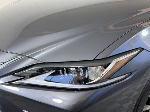 Used 2025 Lexus ES 300h w/ Technology Package FWD image 14