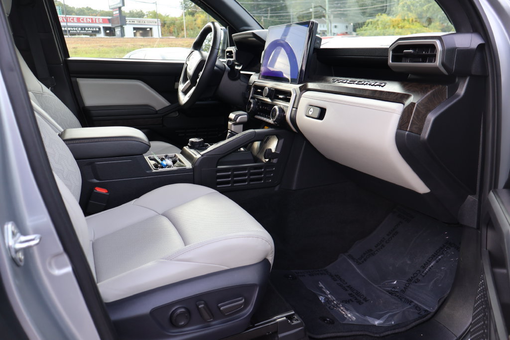 Certified 2025 Toyota Tacoma Limited AWD/4WD image 22