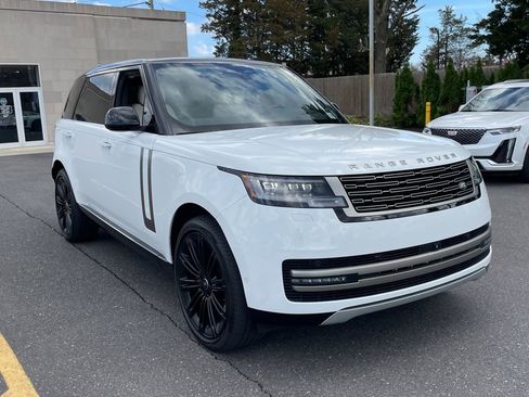 Used 2024 Land Rover Range Rover Long Wheelbase SE image 1