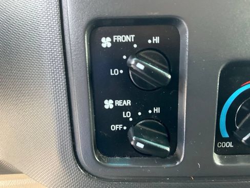 Used 2009 Ford E-350 and Econoline 350 XL RWD image 13