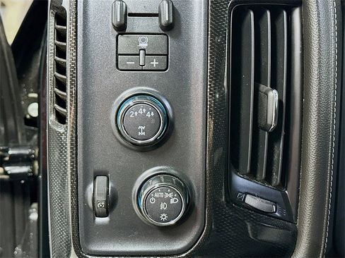 Used 2018 Chevrolet Silverado 2500 LTZ image 11