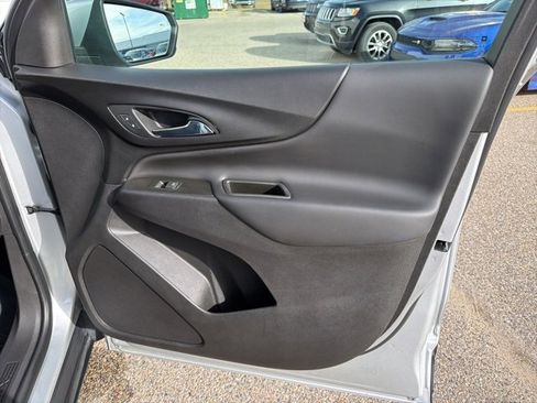 Used 2020 Chevrolet Equinox LT w/ Driver Convenience Package image 39