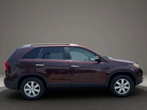 Used 2013 Kia Sorento LX w/ Convenience Pkg FWD image 4